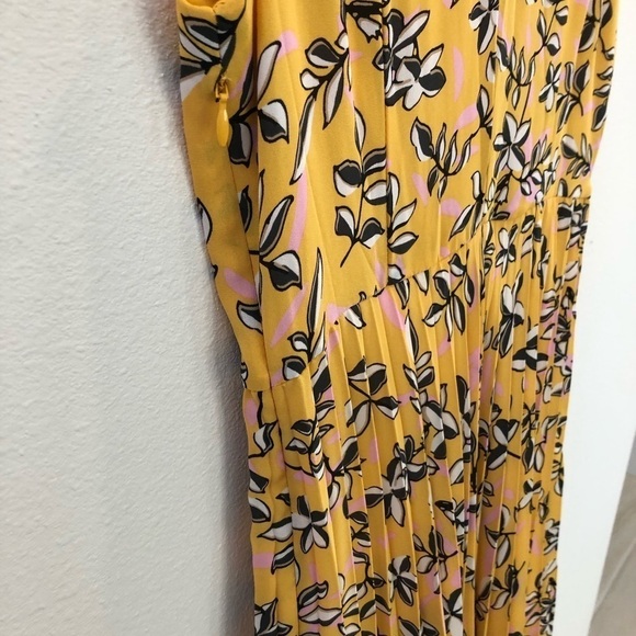 NWT Yellow floral pleated lined midi dress size 4 - Picture 4 of 5